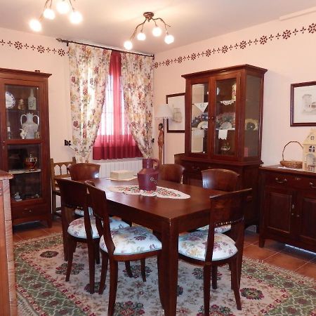 Apartamentos Turisticos Villa Y Corte Ampudia ภายนอก รูปภาพ