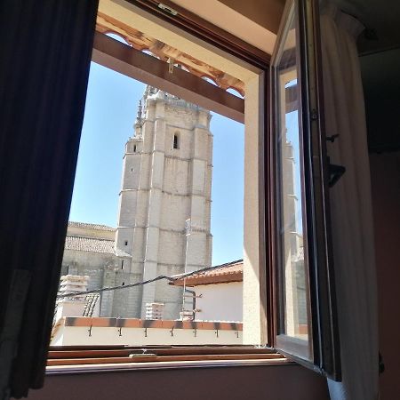 Apartamentos Turisticos Villa Y Corte Ampudia ภายนอก รูปภาพ