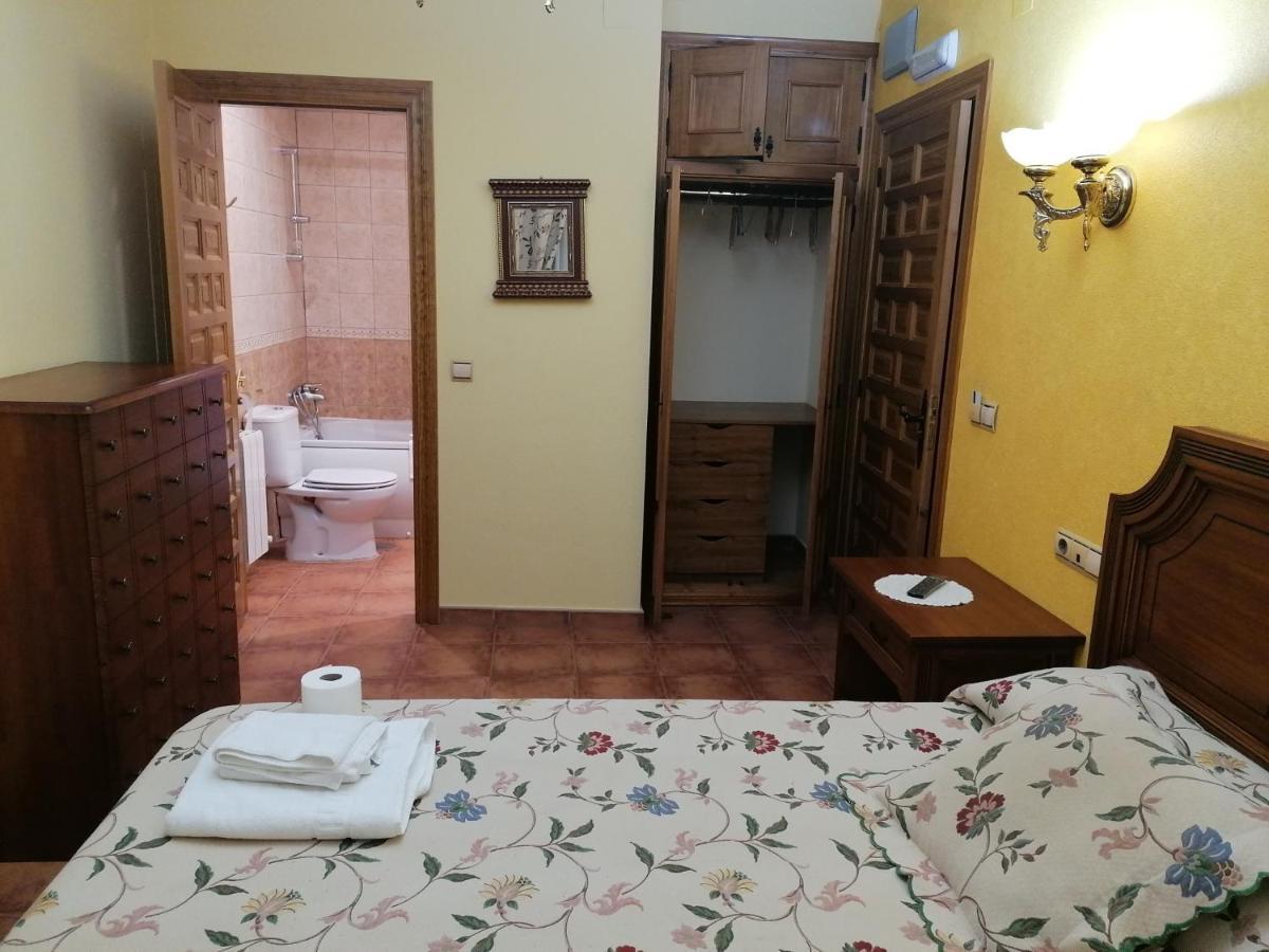 Apartamentos Turisticos Villa Y Corte Ampudia ภายนอก รูปภาพ