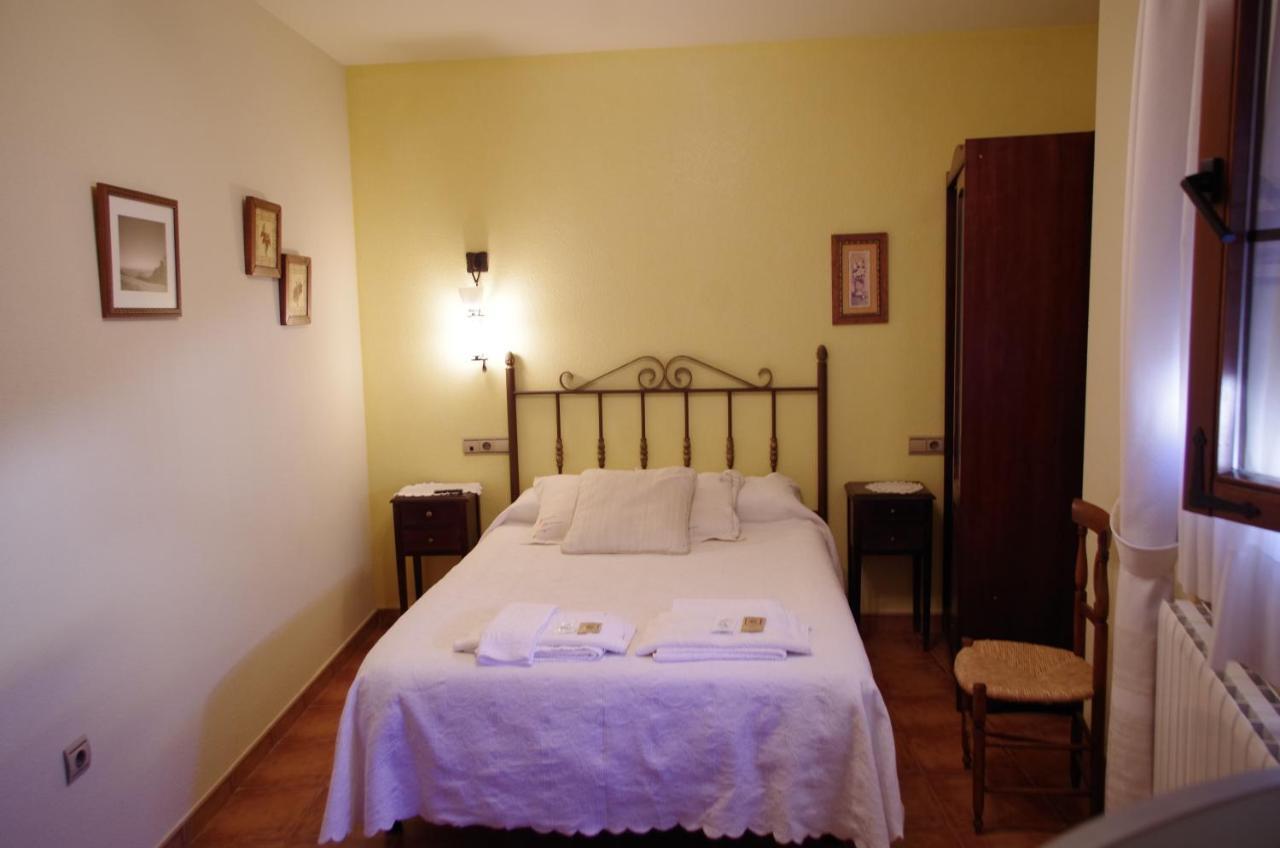 Apartamentos Turisticos Villa Y Corte Ampudia ภายนอก รูปภาพ