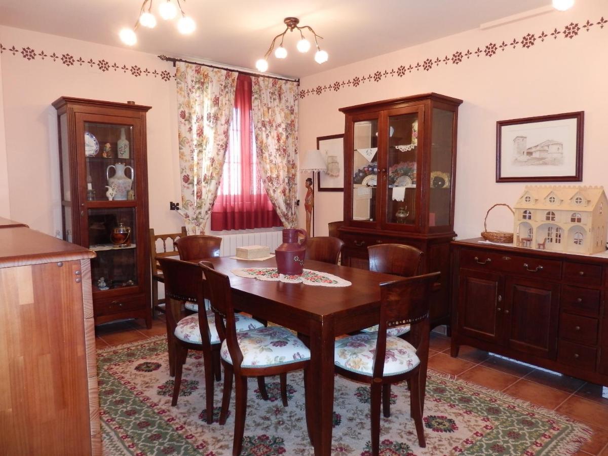 Apartamentos Turisticos Villa Y Corte Ampudia ภายนอก รูปภาพ