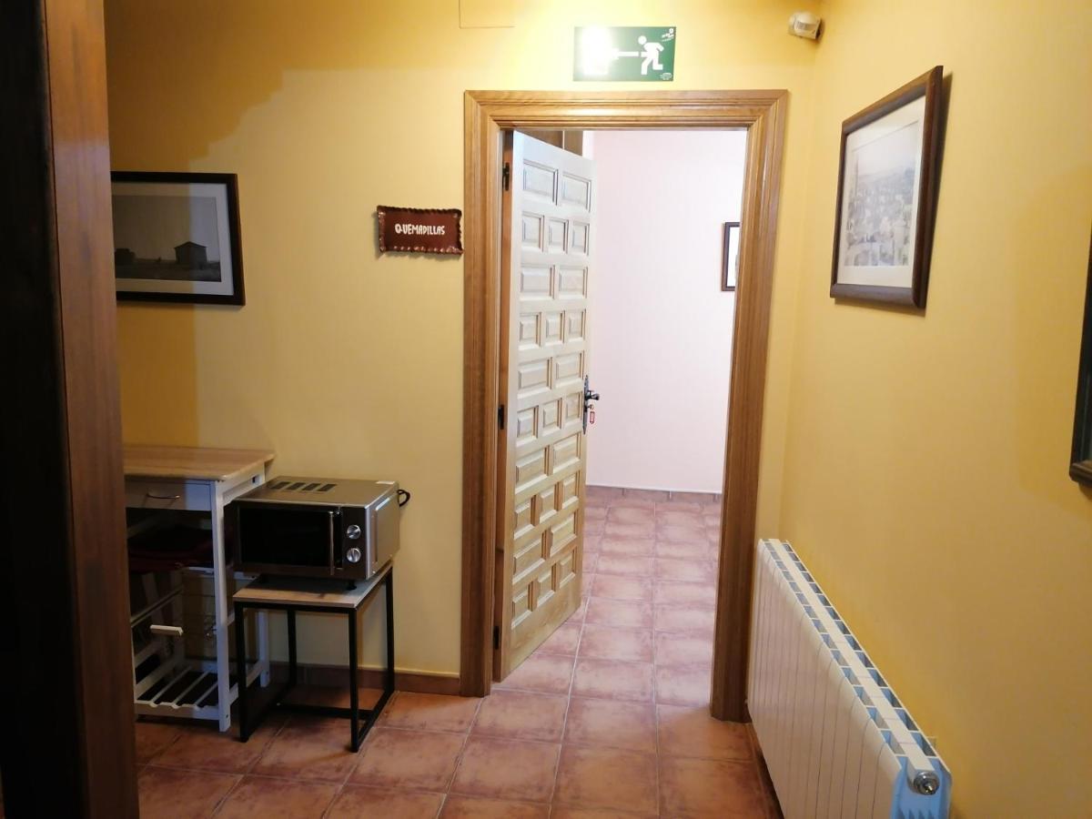 Apartamentos Turisticos Villa Y Corte Ampudia ภายนอก รูปภาพ