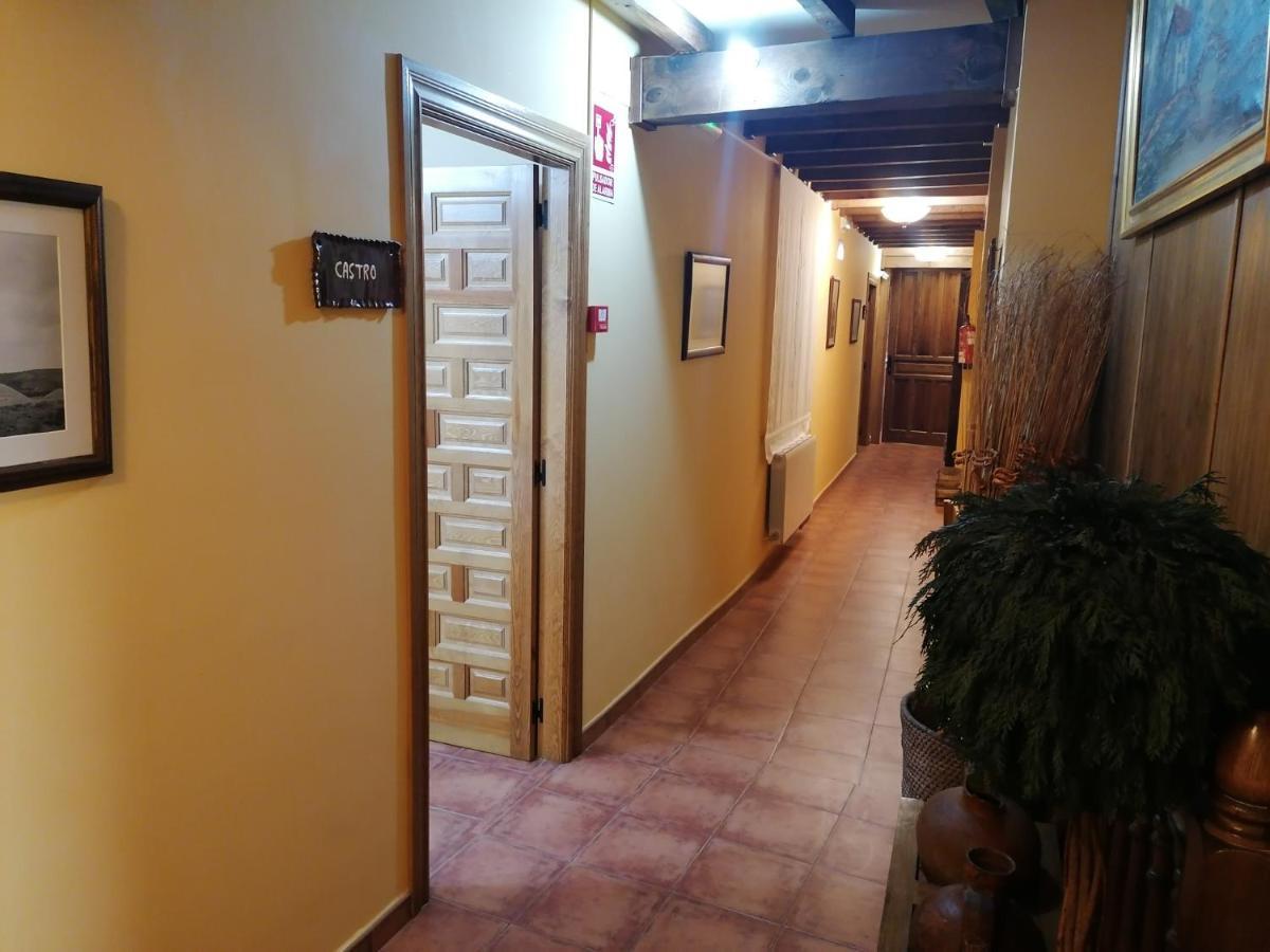 Apartamentos Turisticos Villa Y Corte Ampudia ภายนอก รูปภาพ