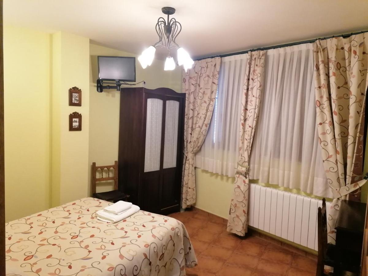 Apartamentos Turisticos Villa Y Corte Ampudia ภายนอก รูปภาพ
