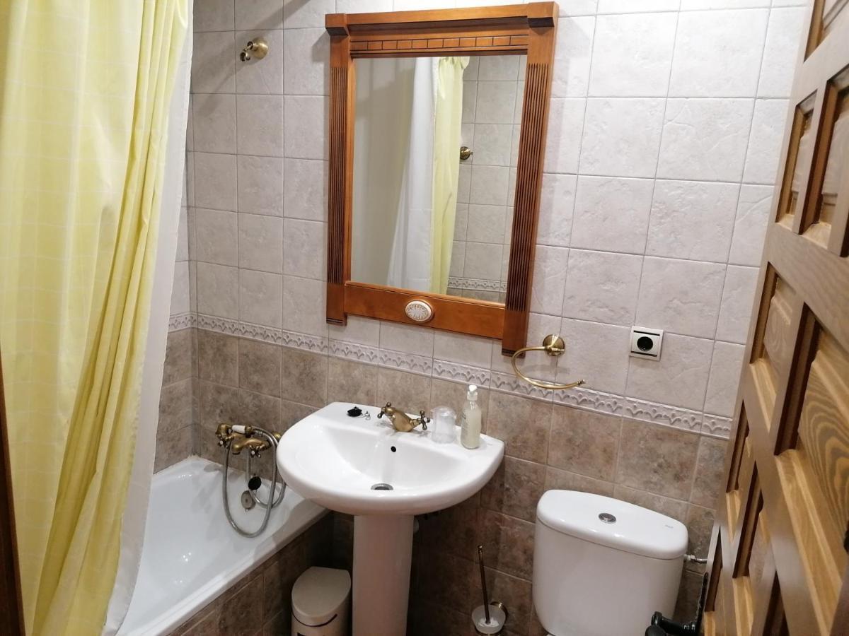 Apartamentos Turisticos Villa Y Corte Ampudia ภายนอก รูปภาพ