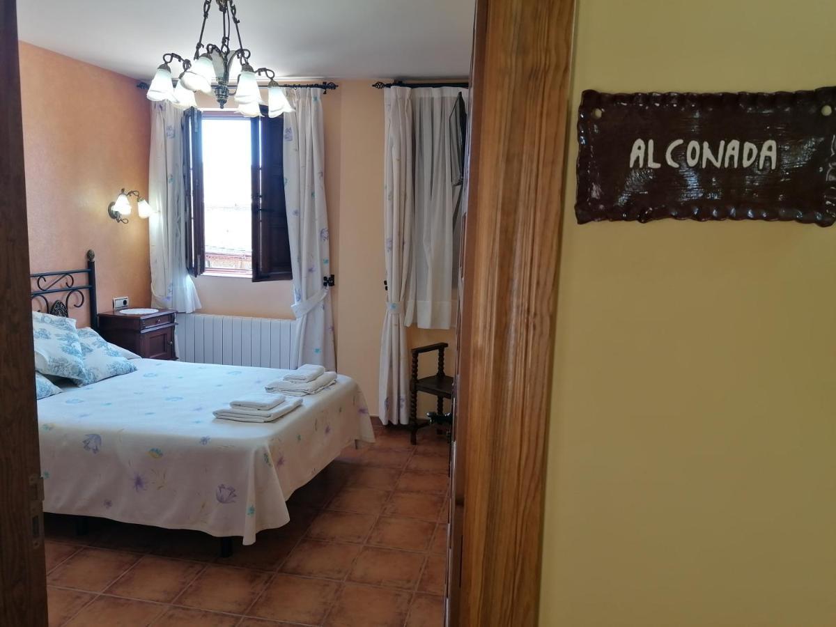 Apartamentos Turisticos Villa Y Corte Ampudia ภายนอก รูปภาพ
