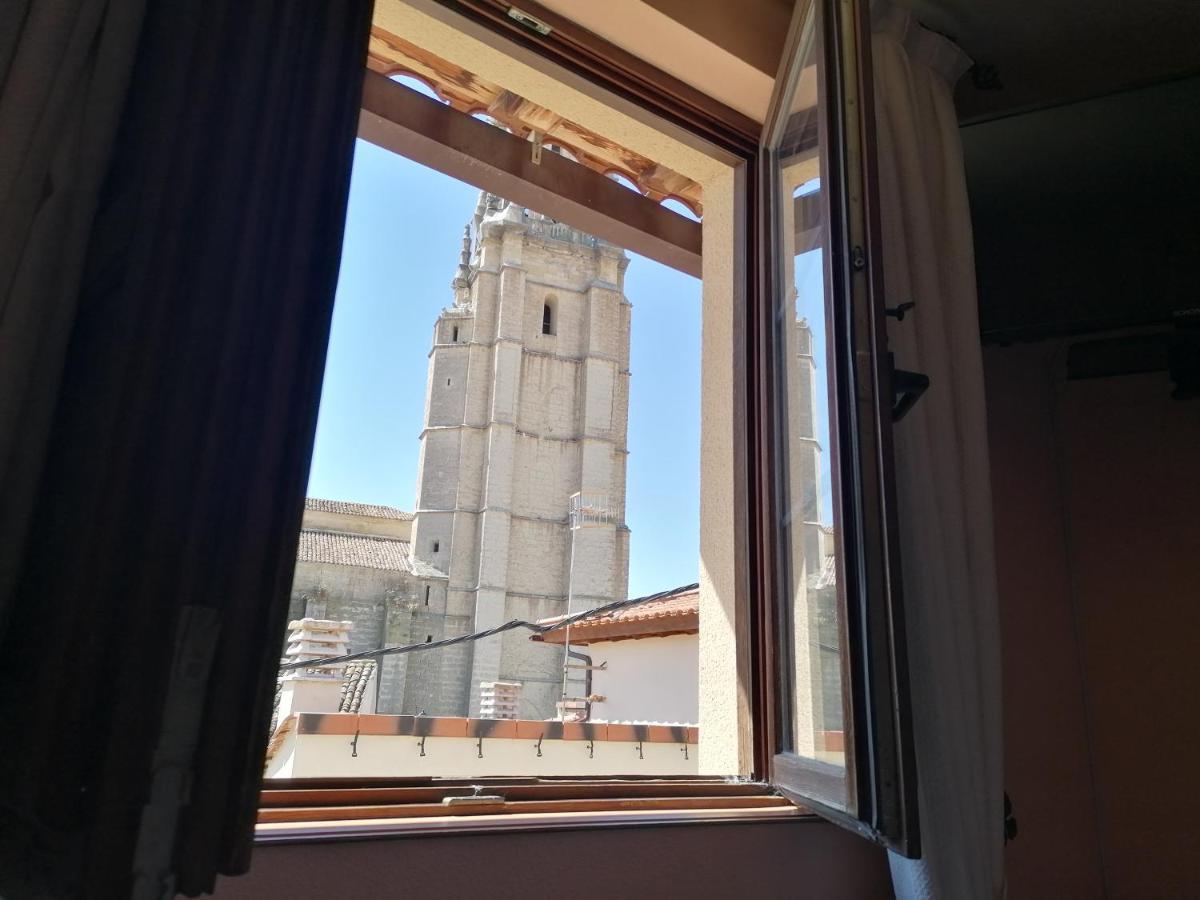 Apartamentos Turisticos Villa Y Corte Ampudia ภายนอก รูปภาพ
