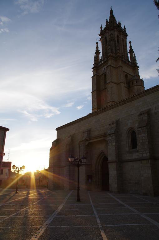 Apartamentos Turisticos Villa Y Corte Ampudia ภายนอก รูปภาพ