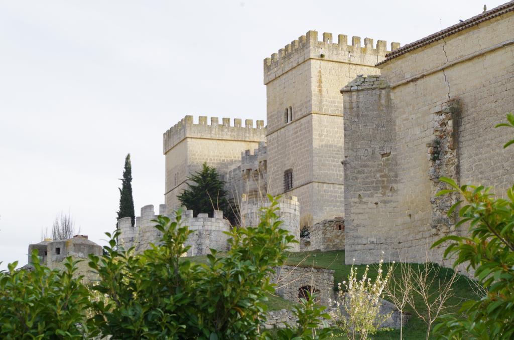 Apartamentos Turisticos Villa Y Corte Ampudia ภายนอก รูปภาพ