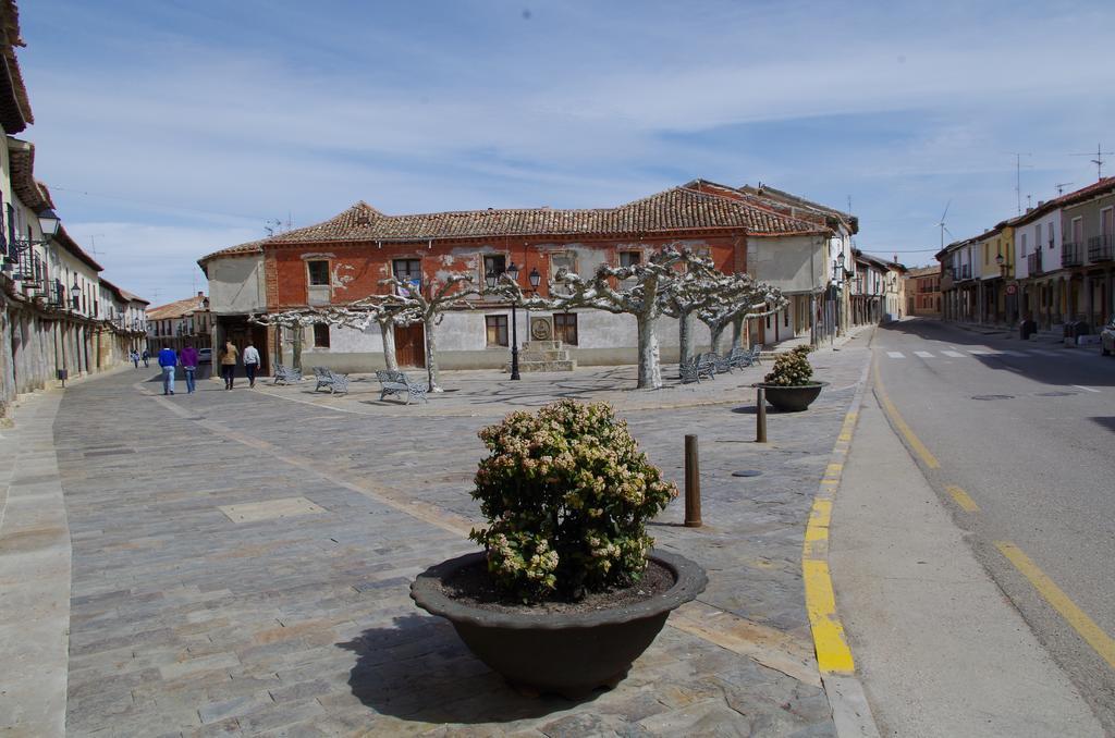 Apartamentos Turisticos Villa Y Corte Ampudia ภายนอก รูปภาพ