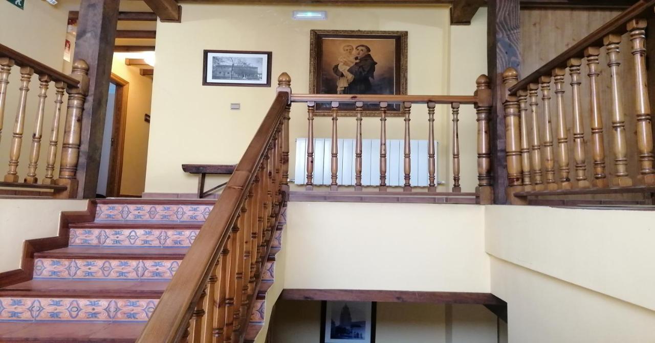 Apartamentos Turisticos Villa Y Corte Ampudia ภายนอก รูปภาพ