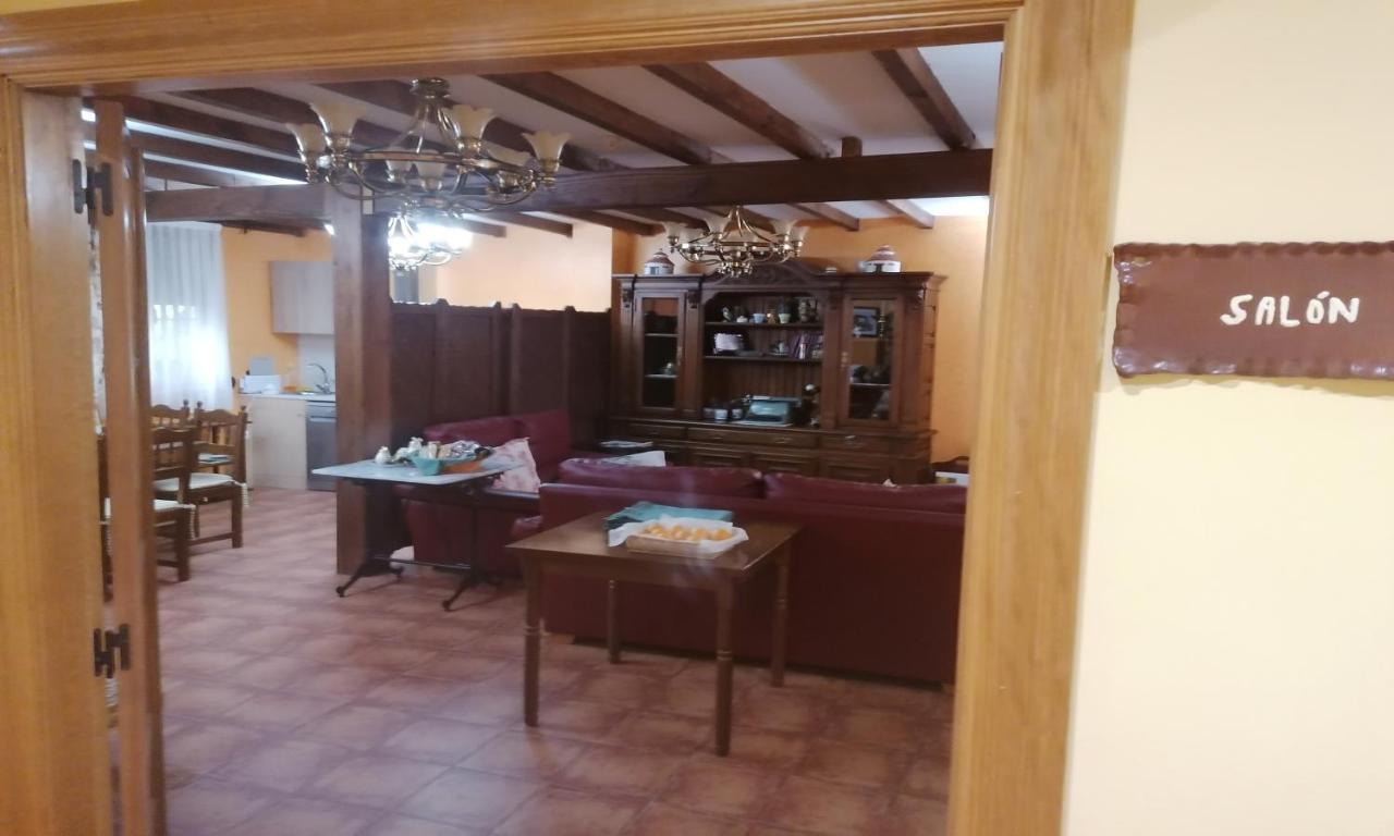Apartamentos Turisticos Villa Y Corte Ampudia ภายนอก รูปภาพ