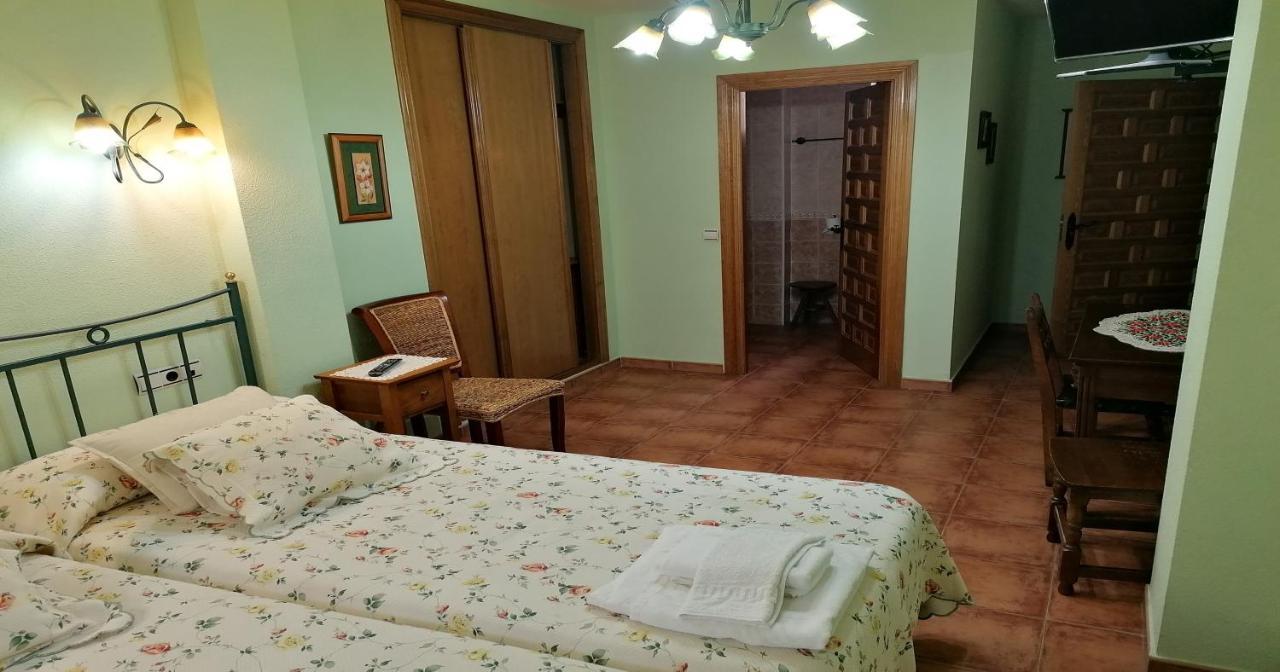 Apartamentos Turisticos Villa Y Corte Ampudia ภายนอก รูปภาพ