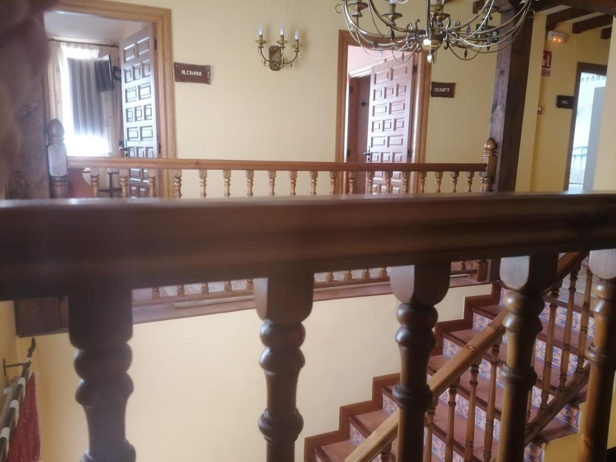 Apartamentos Turisticos Villa Y Corte Ampudia ภายนอก รูปภาพ