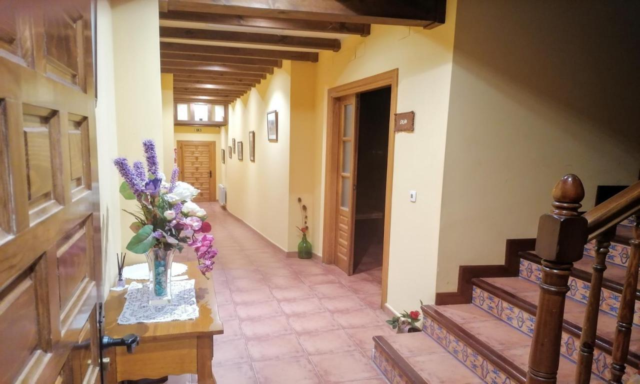 Apartamentos Turisticos Villa Y Corte Ampudia ภายนอก รูปภาพ