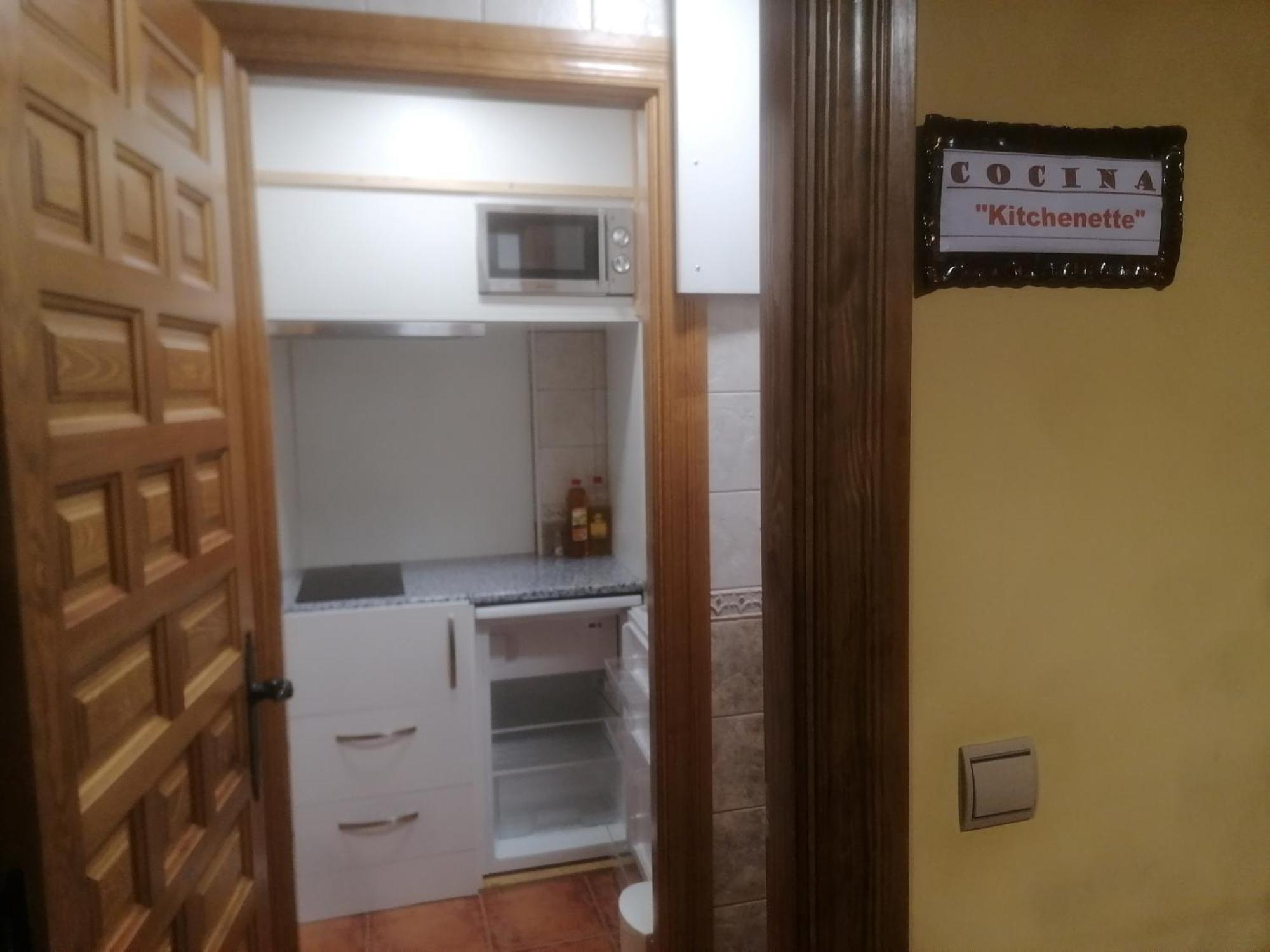 Apartamentos Turisticos Villa Y Corte Ampudia ภายนอก รูปภาพ