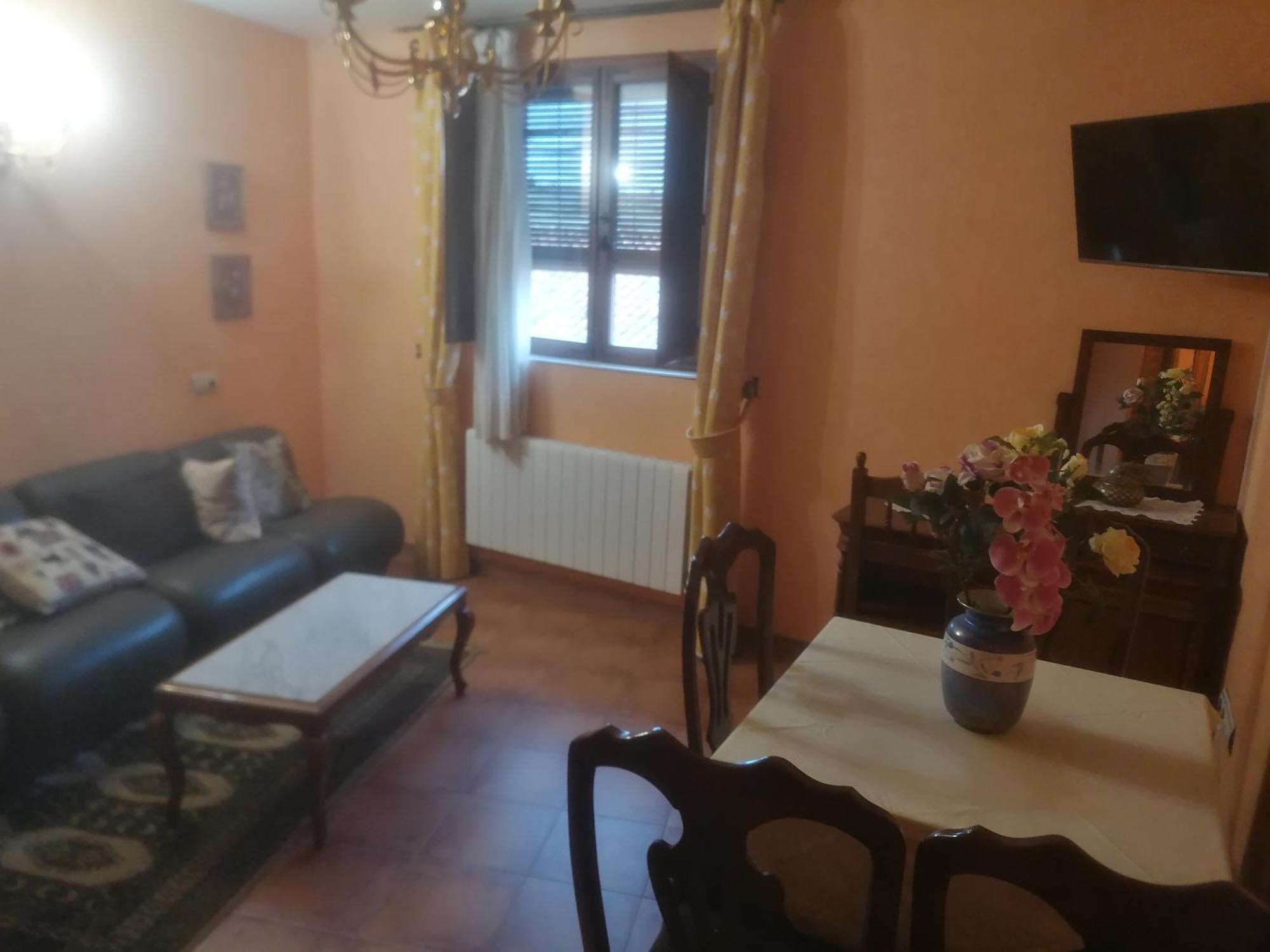 Apartamentos Turisticos Villa Y Corte Ampudia ภายนอก รูปภาพ