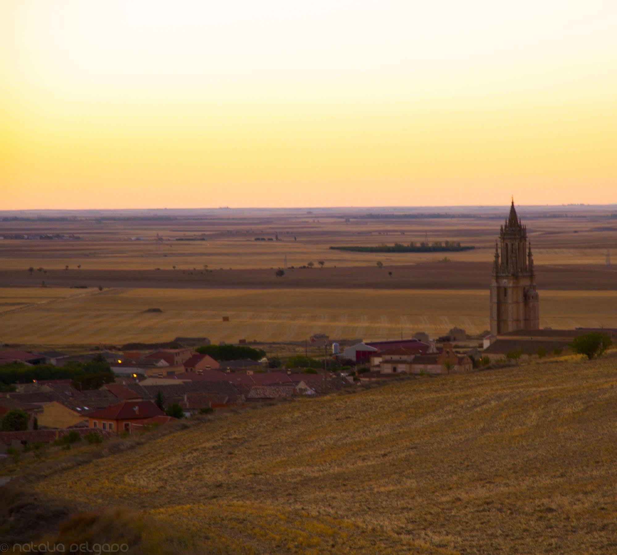 Apartamentos Turisticos Villa Y Corte Ampudia ภายนอก รูปภาพ