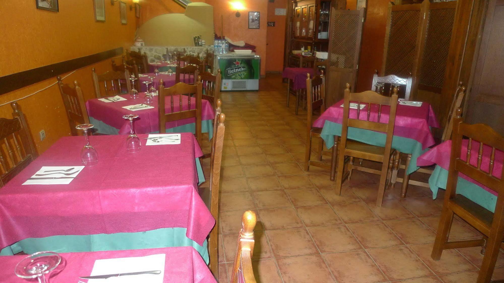 Apartamentos Turisticos Villa Y Corte Ampudia ภายนอก รูปภาพ