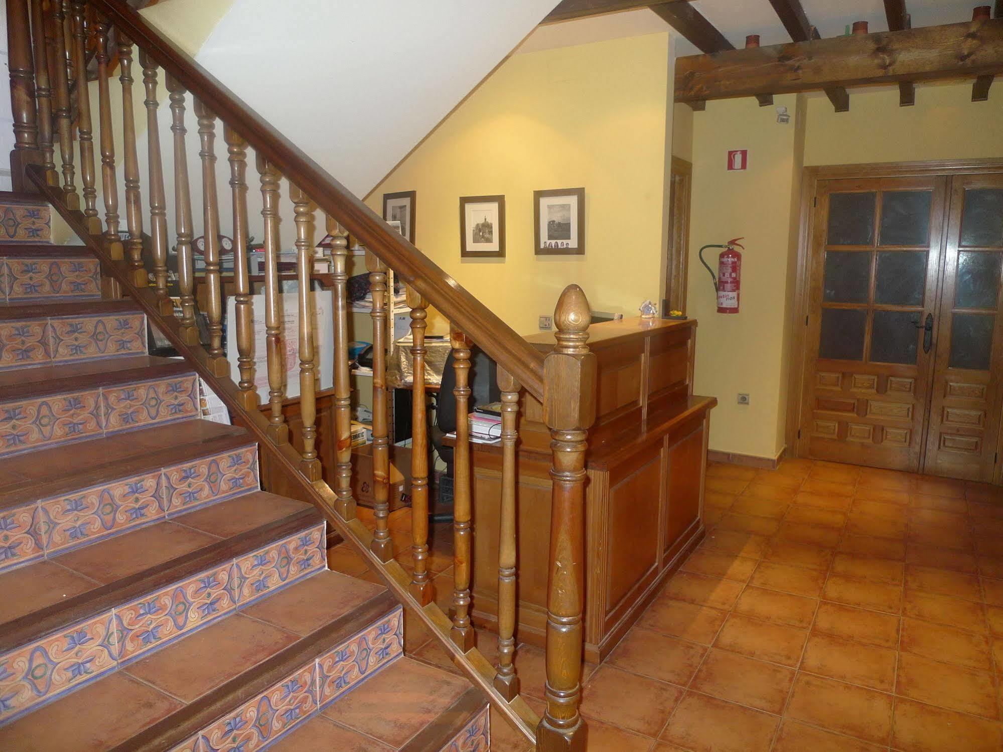 Apartamentos Turisticos Villa Y Corte Ampudia ภายนอก รูปภาพ