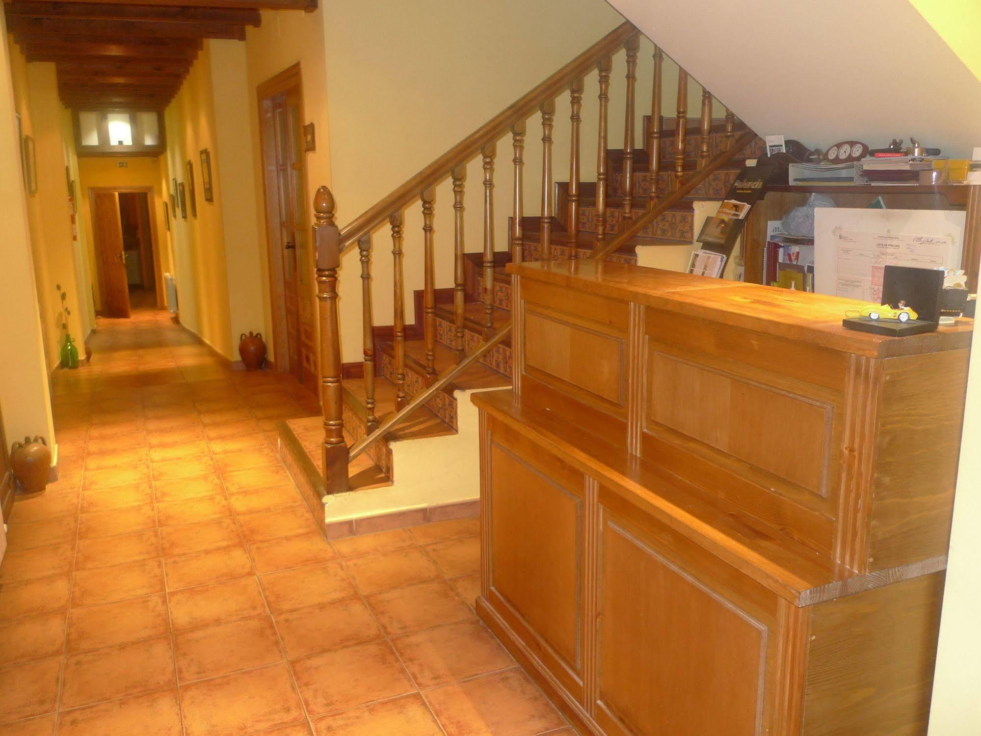 Apartamentos Turisticos Villa Y Corte Ampudia ภายนอก รูปภาพ