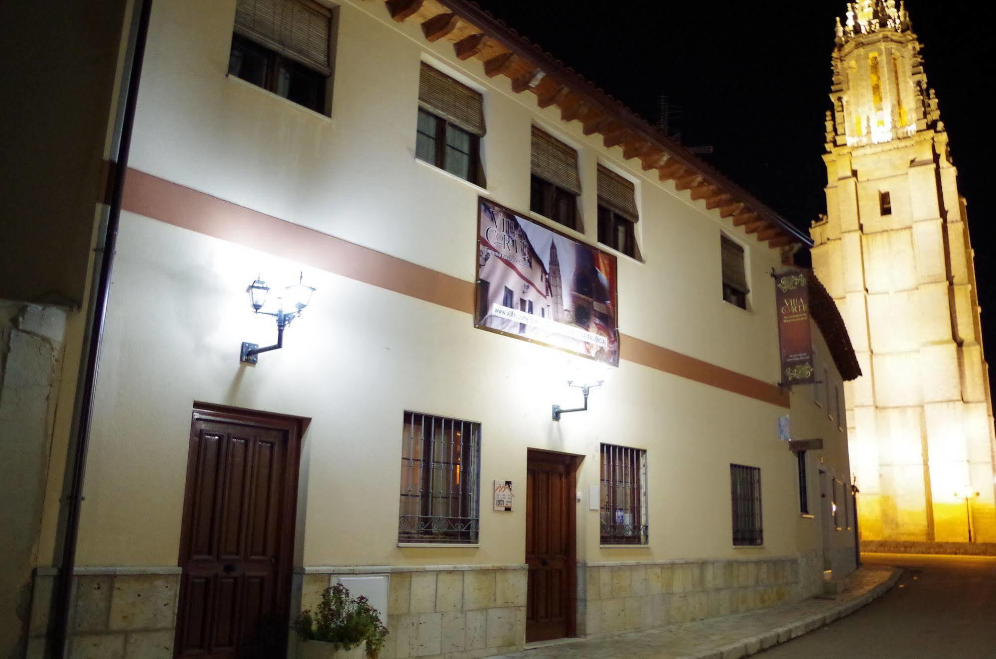 Apartamentos Turisticos Villa Y Corte Ampudia ภายนอก รูปภาพ