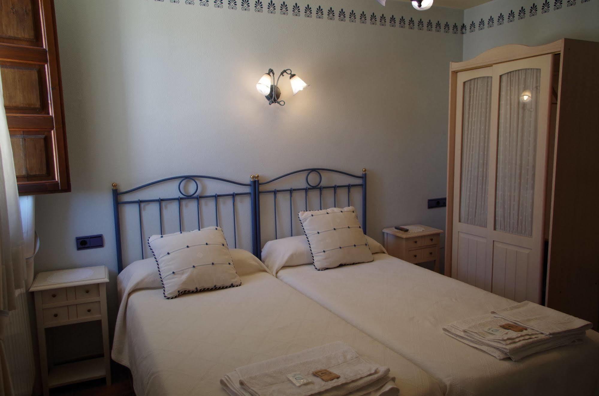 Apartamentos Turisticos Villa Y Corte Ampudia ภายนอก รูปภาพ