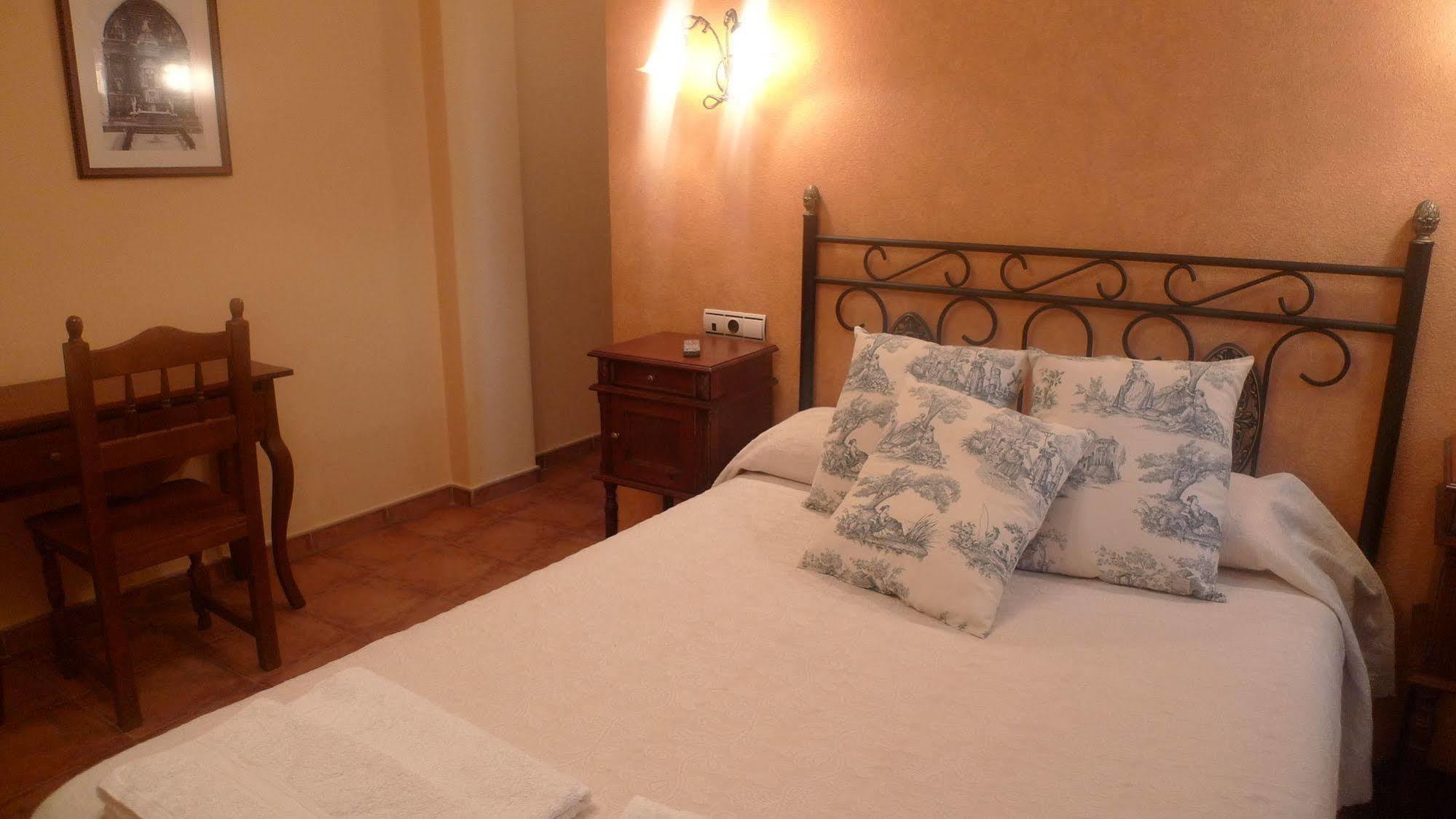 Apartamentos Turisticos Villa Y Corte Ampudia ภายนอก รูปภาพ