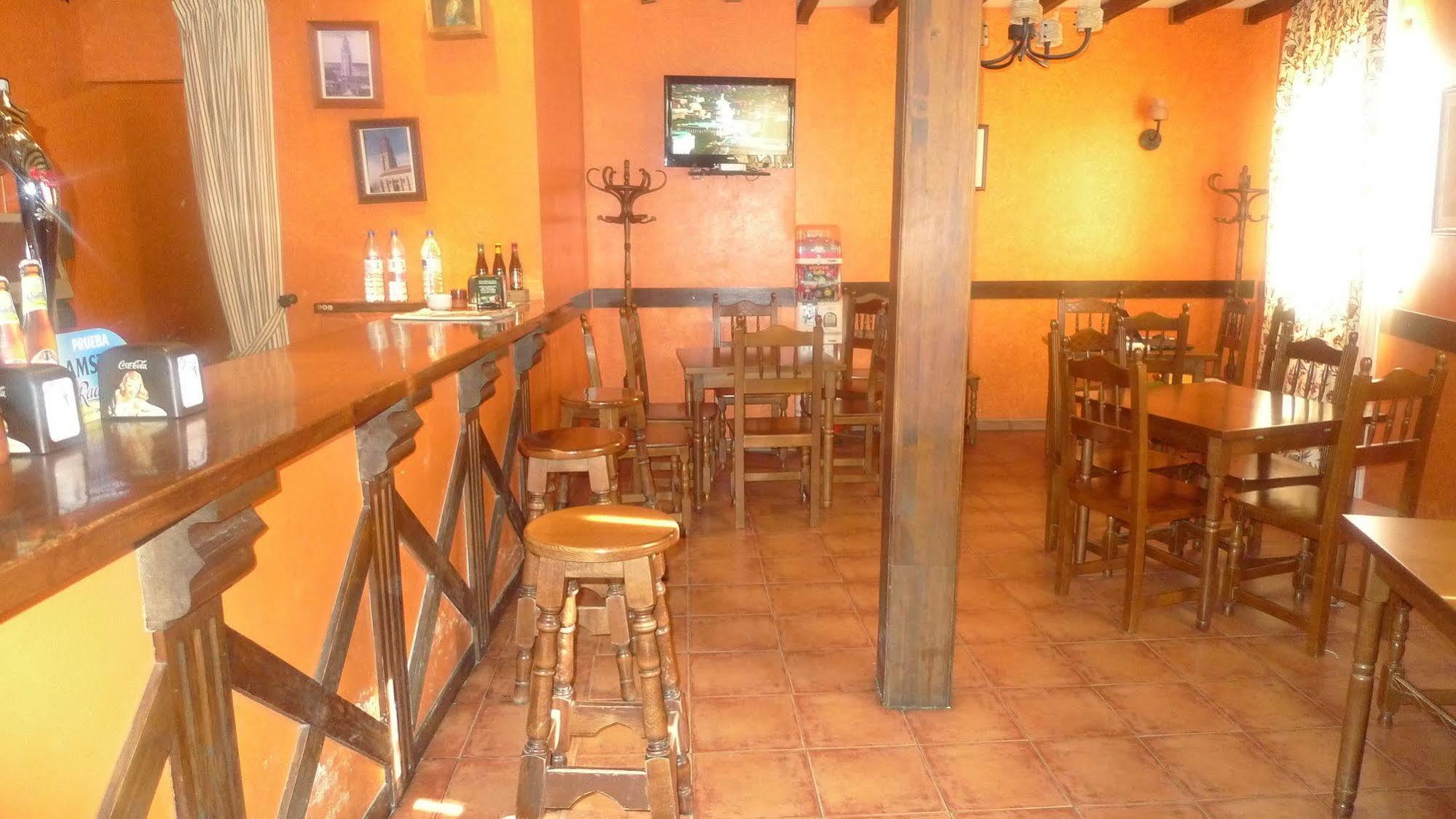 Apartamentos Turisticos Villa Y Corte Ampudia ภายนอก รูปภาพ