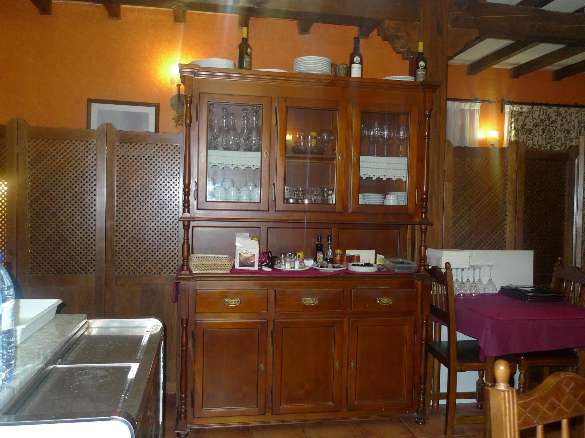 Apartamentos Turisticos Villa Y Corte Ampudia ภายนอก รูปภาพ