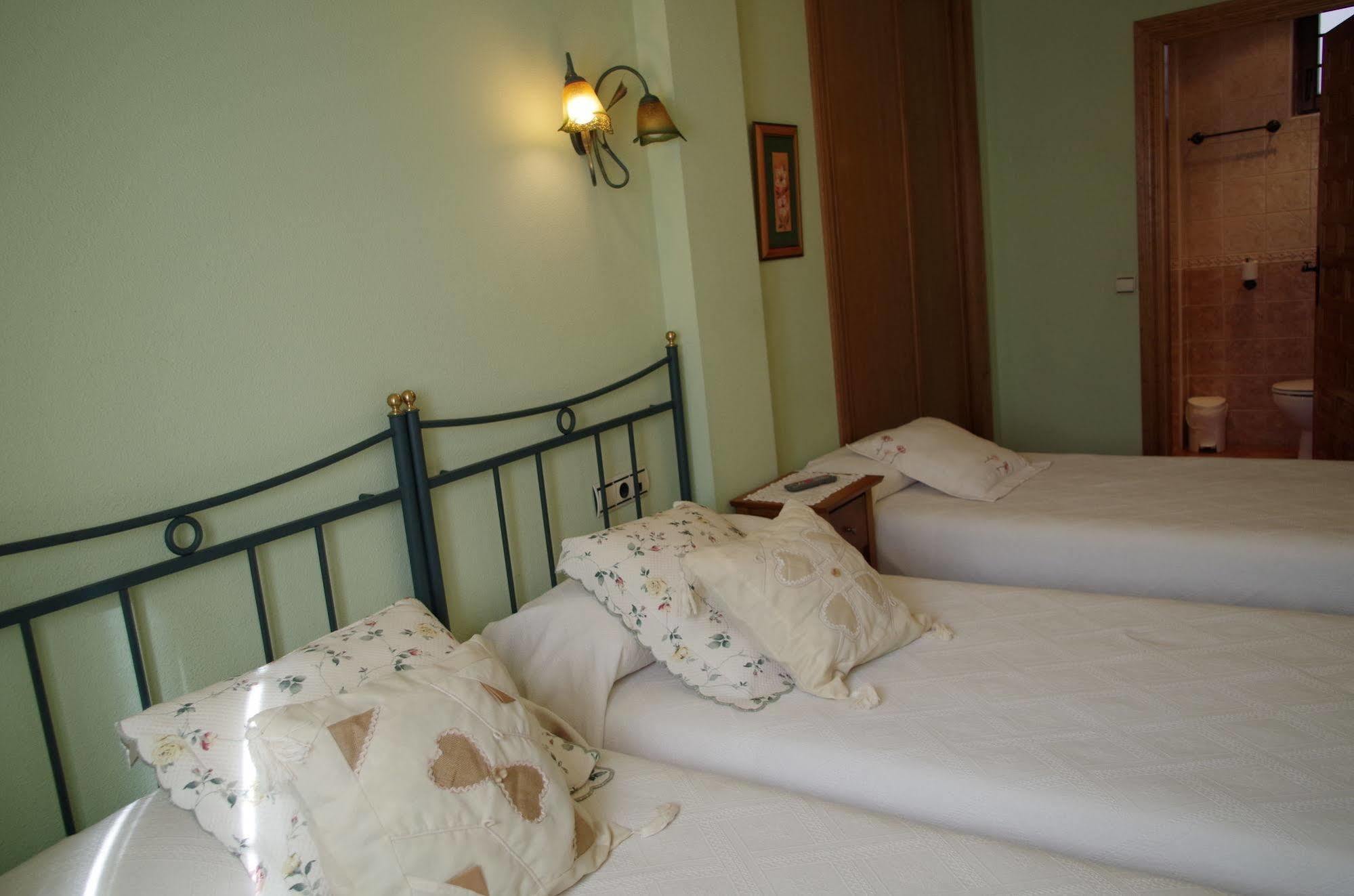 Apartamentos Turisticos Villa Y Corte Ampudia ภายนอก รูปภาพ