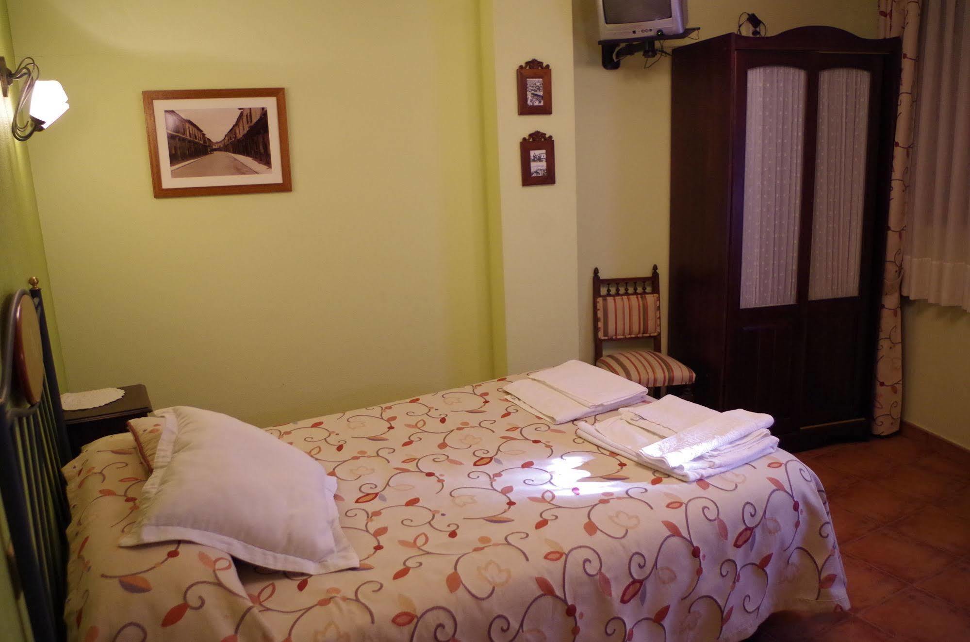 Apartamentos Turisticos Villa Y Corte Ampudia ภายนอก รูปภาพ