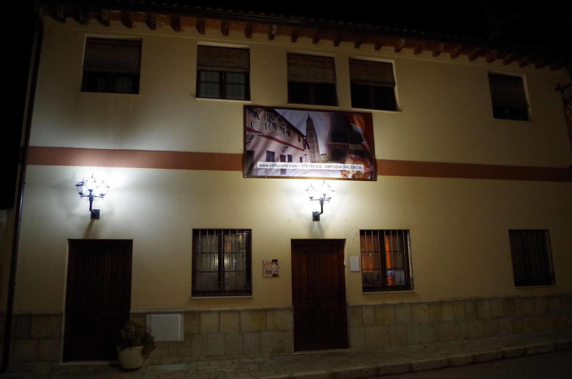 Apartamentos Turisticos Villa Y Corte Ampudia ภายนอก รูปภาพ