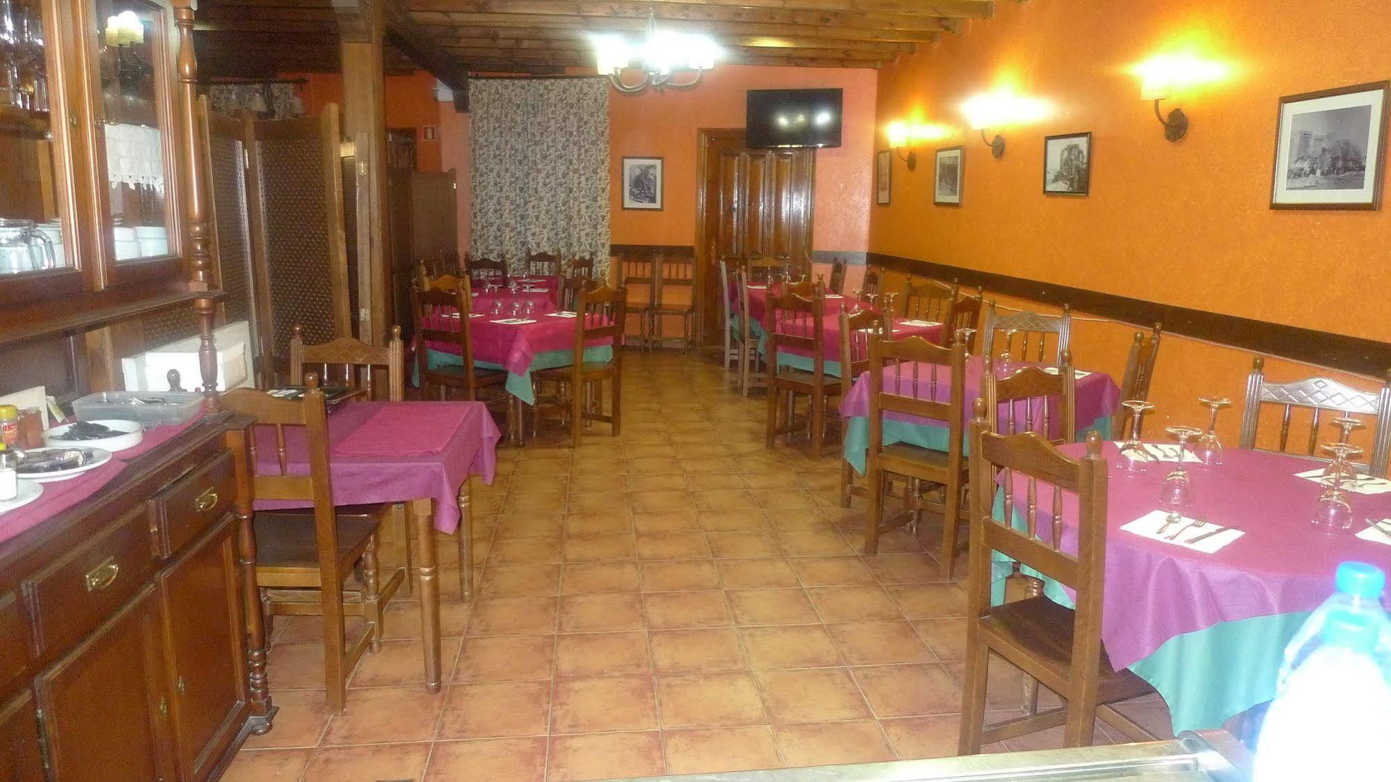 Apartamentos Turisticos Villa Y Corte Ampudia ภายนอก รูปภาพ